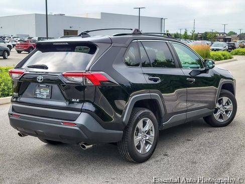 Used 2022 Toyota RAV4 XLE FWD image 7