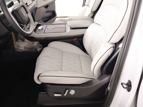 New 2026 Lincoln Navigator L Black Label AWD/4WD image 12