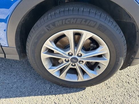 Used 2019 Ford Escape SE w/ Ford Safe & Smart Package image 12