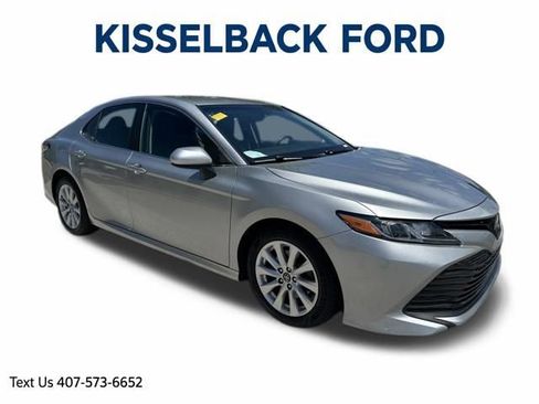 Used 2018 Toyota Camry LE image 1