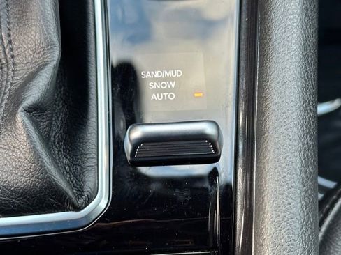 Used 2025 Jeep Compass Latitude image 39