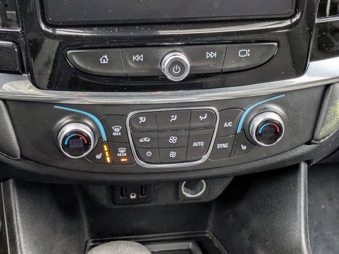 Used 2023 Chevrolet Traverse LT image 24