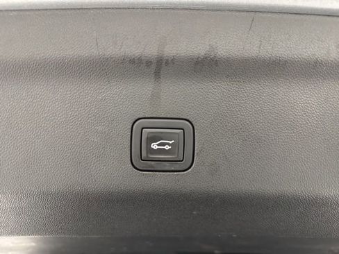 Used 2024 GMC Yukon SLT AWD/4WD image 32