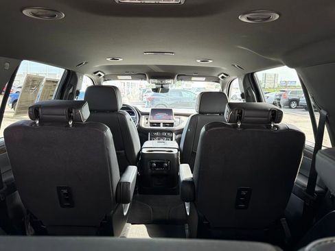 Used 2024 Chevrolet Tahoe Premier AWD/4WD image 15