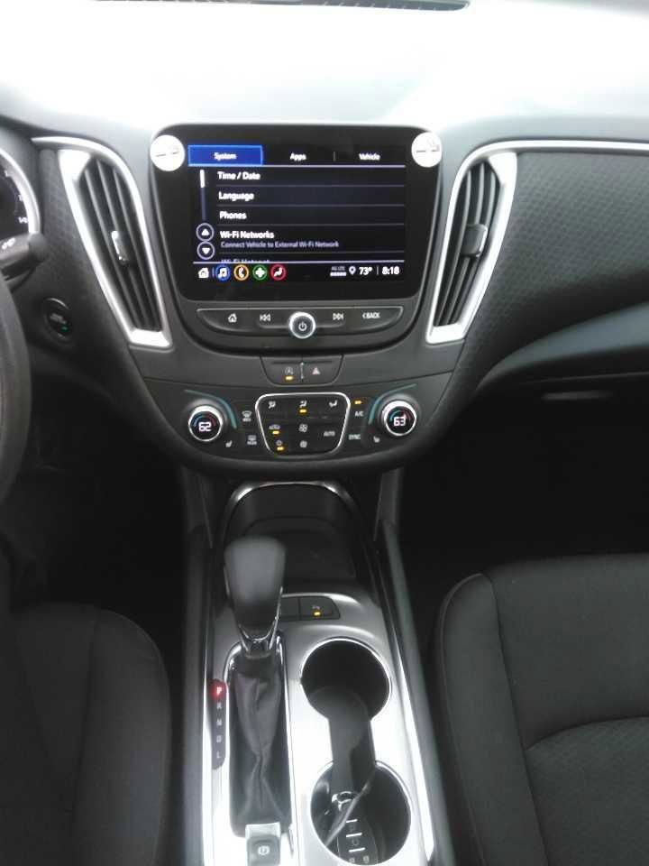 Used 2025 Chevrolet Malibu LT FWD image 2