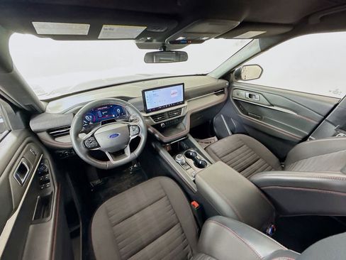 Used 2025 Ford Explorer ST-Line w/ ST-Line Street Pack AWD/4WD image 23