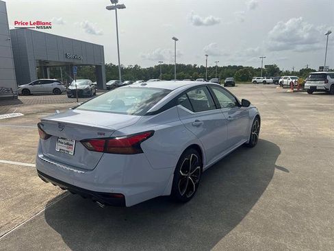 Used 2023 Nissan Altima 2.5 SR w/ SR Premium Package FWD image 7