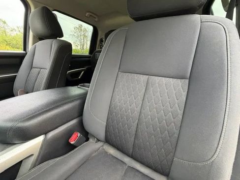 Used 2019 Nissan Titan SV AWD/4WD image 14