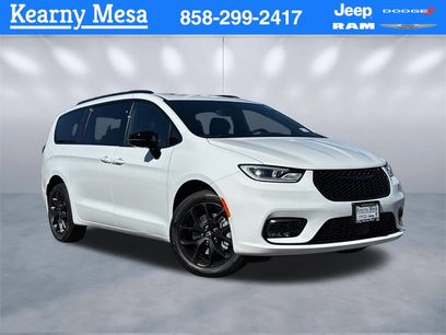 New 2026 Chrysler Pacifica Limited w/ S Appearance Package