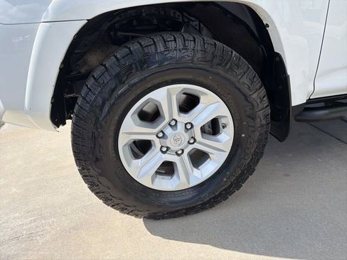 Used 2021 Toyota 4Runner SR5 Premium w/ Moonroof Package image 9