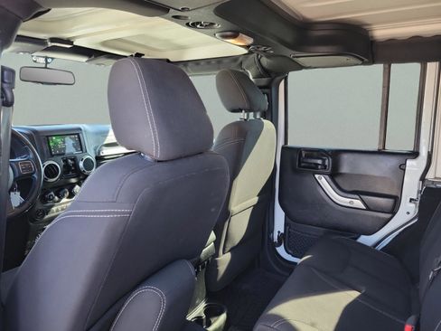 Used 2017 Jeep Wrangler Unlimited Sahara w/ Max Tow Package image 17