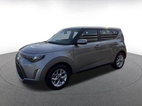 Used 2025 Kia Soul LX w/ LX Technology Package FWD image 7