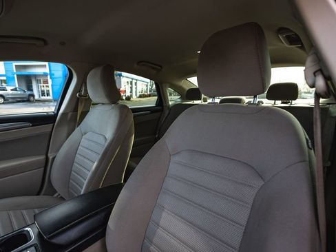 Used 2019 Ford Fusion SE image 21