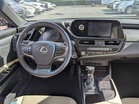 Certified 2022 Lexus ES 300h 300h image 16