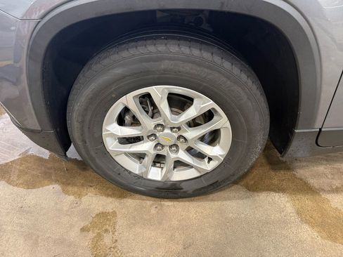 Used 2021 Chevrolet Traverse LS image 37