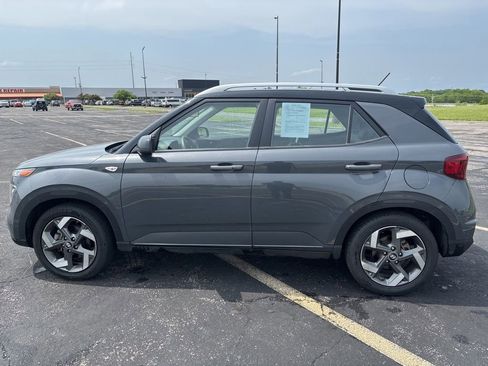 Used 2025 Hyundai Venue Limited FWD image 8