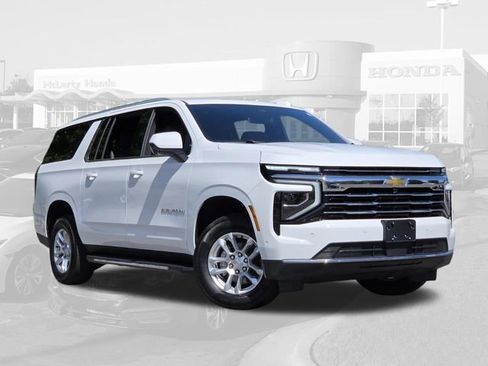 Used 2025 Chevrolet Suburban LT RWD image 19
