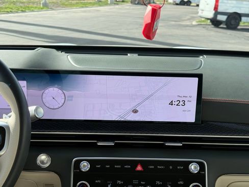 Used 2025 Genesis GV80 3.5T e-SC image 13