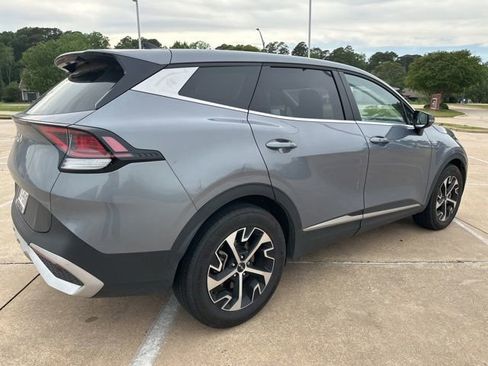 Used 2025 Kia Sportage EX image 4