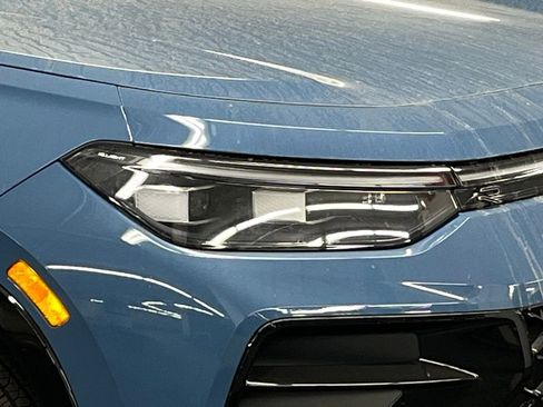 Certified 2025 Volkswagen Tiguan SEL R-Line image 41