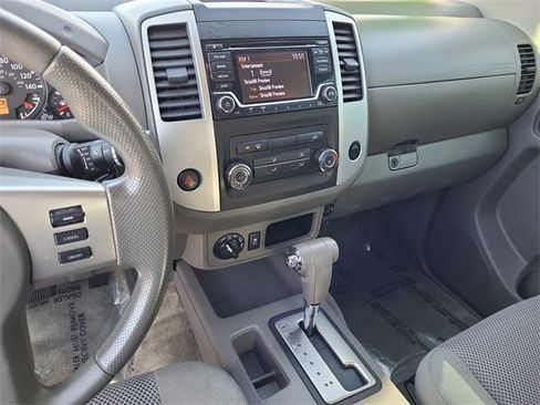 Used 2018 Nissan Frontier SV image 14