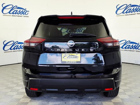 Used 2025 Nissan Rogue SV FWD image 4