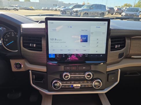 Used 2024 Ford Expedition Max Limited image 13