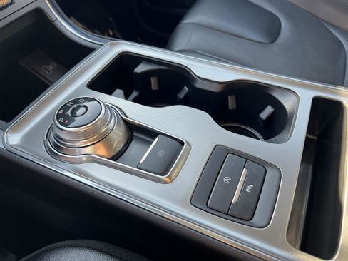 Used 2022 Ford Edge Titanium image 32