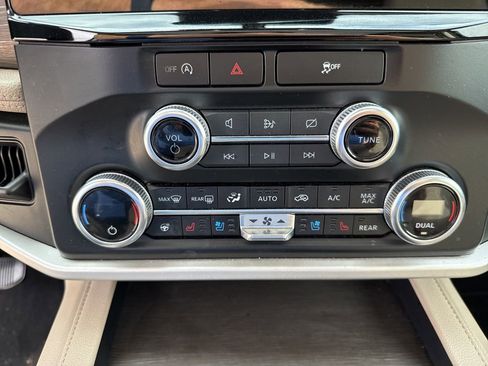 Used 2024 Ford Expedition Limited image 24