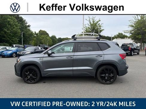 Used 2022 Volkswagen Taos SE FWD image 2