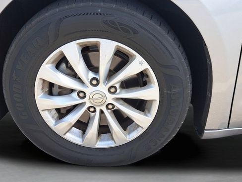 Used 2017 Chrysler Pacifica Touring-L image 8