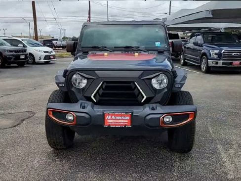 Used 2020 Jeep Wrangler Unlimited Sahara AWD/4WD image 3