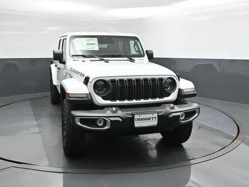 New 2026 Jeep Gladiator Sport AWD/4WD image 17