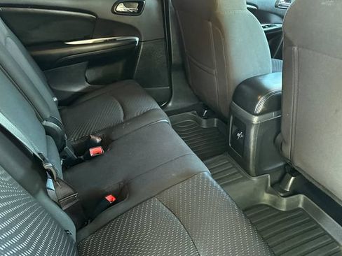 Used 2019 Dodge Journey SE w/ Blacktop Package FWD image 19