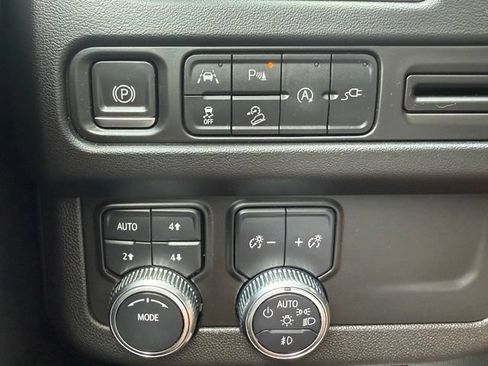 Used 2021 GMC Yukon AT4 w/ Rear Media and Nav Package AWD/4WD image 16