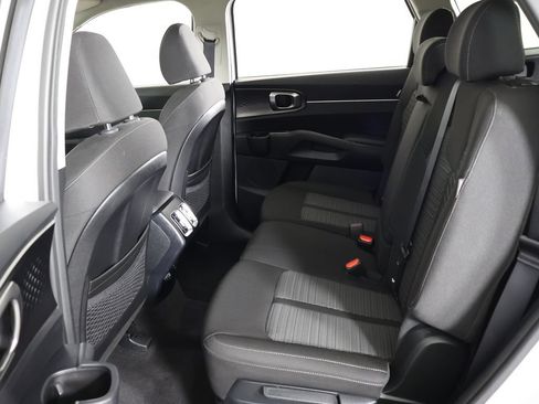 Used 2024 Kia Sorento LX FWD image 31