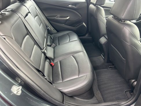 Used 2018 Chevrolet Cruze Premier image 16