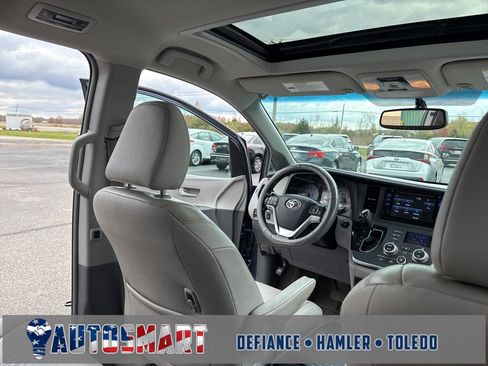 Used 2016 Toyota Sienna L image 47