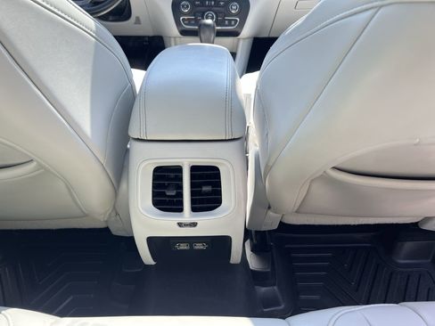 Used 2021 Jeep Cherokee Latitude Plus w/ Sun & Sound Group image 21