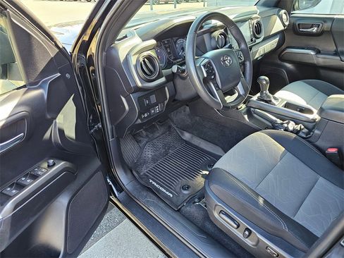 Used 2020 Toyota Tacoma TRD Off-Road w/ Technology Package image 15