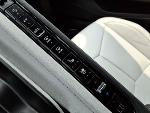 Used 2022 Chevrolet Corvette Stingray Preferred Cpe w/ Battery Protection Package RWD image 27