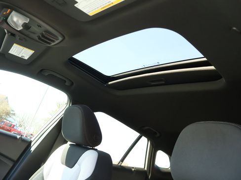 New 2026 Chevrolet Trax RS w/ Sunroof Package image 17