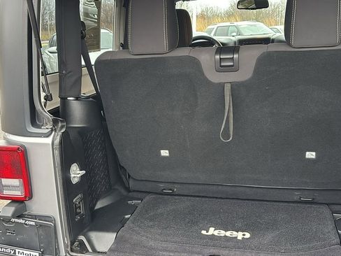 Used 2017 Jeep Wrangler Sahara image 25