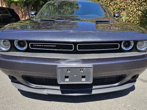 Used 2019 Dodge Challenger SXT RWD image 2