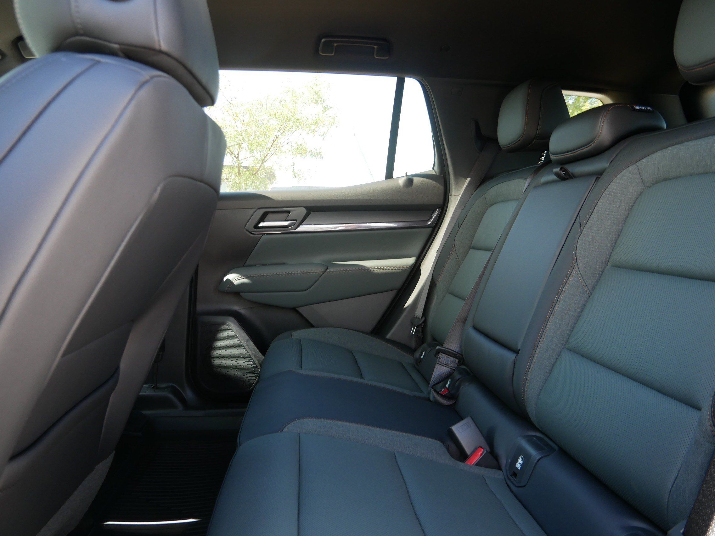 New 2027 GMC Terrain AT4 w/ Convenience Package III AWD/4WD image 5