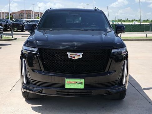 Used 2024 Cadillac Escalade ESV Sport AWD/4WD image 2
