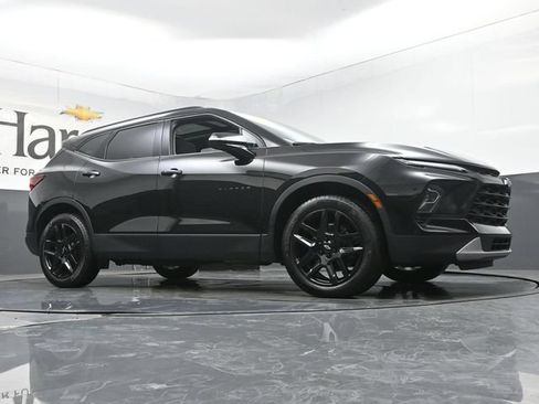 Used 2025 Chevrolet Blazer LT w/ Sound & Technology Package FWD image 2