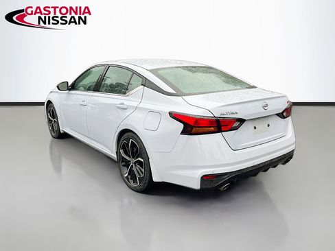 Used 2024 Nissan Altima 2.5 SR w/ SR Premium Package image 6