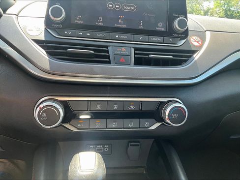 Used 2024 Nissan Altima 2.5 SR FWD image 18