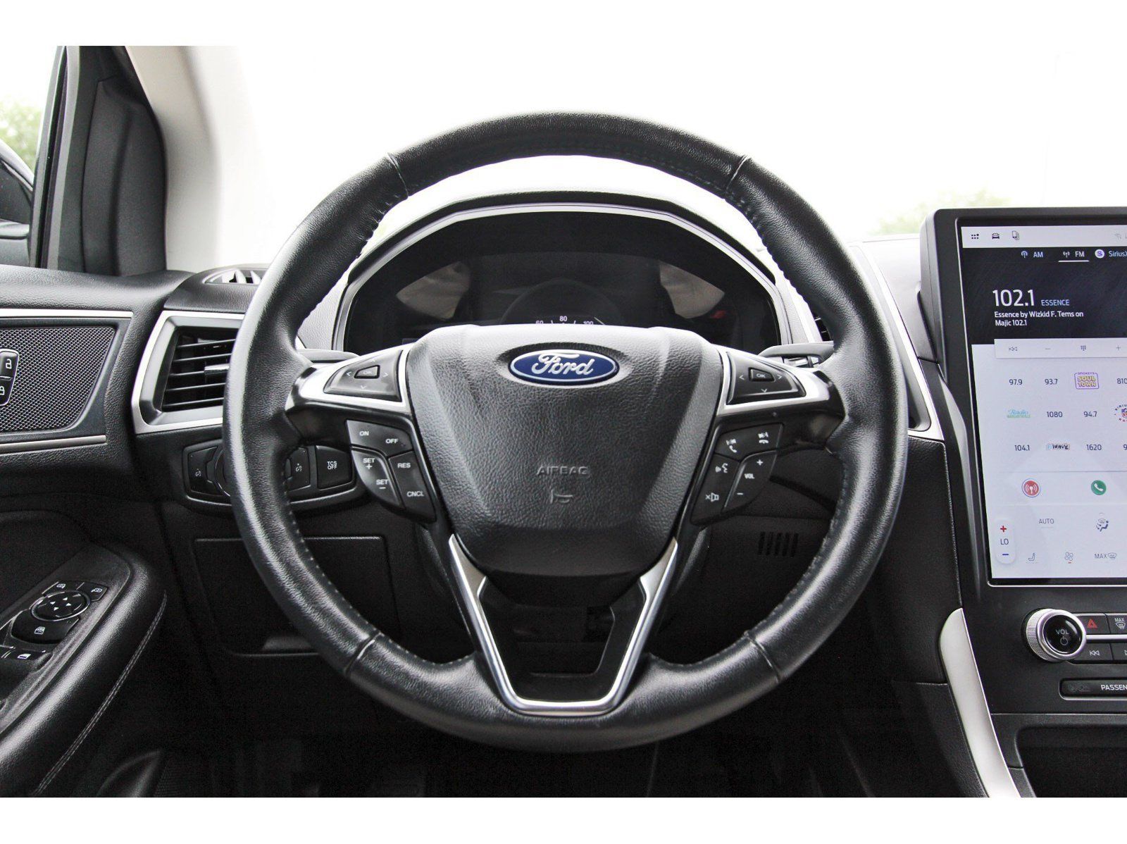 Used 2024 Ford Edge SEL AWD/4WD image 15